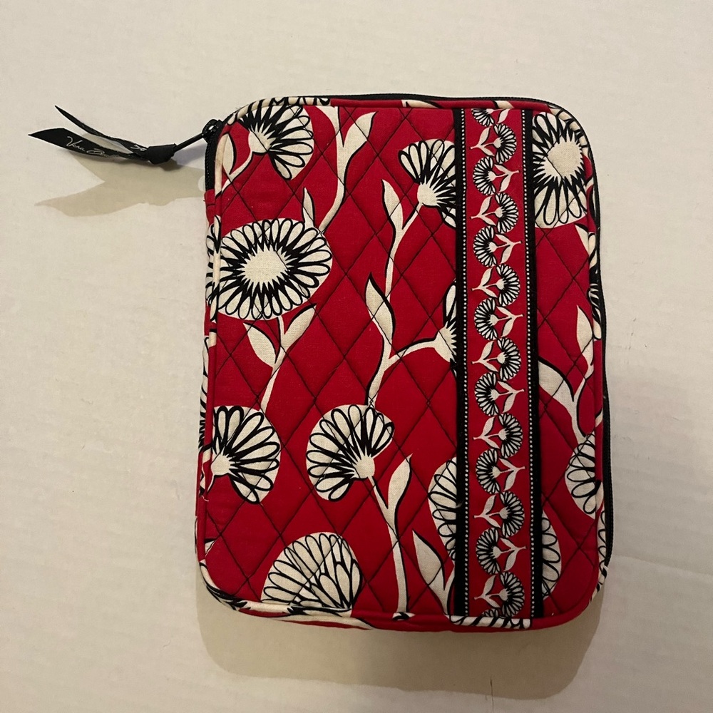Vera Bradley Daisy red quilted tech case zip closure houndstooth liner
